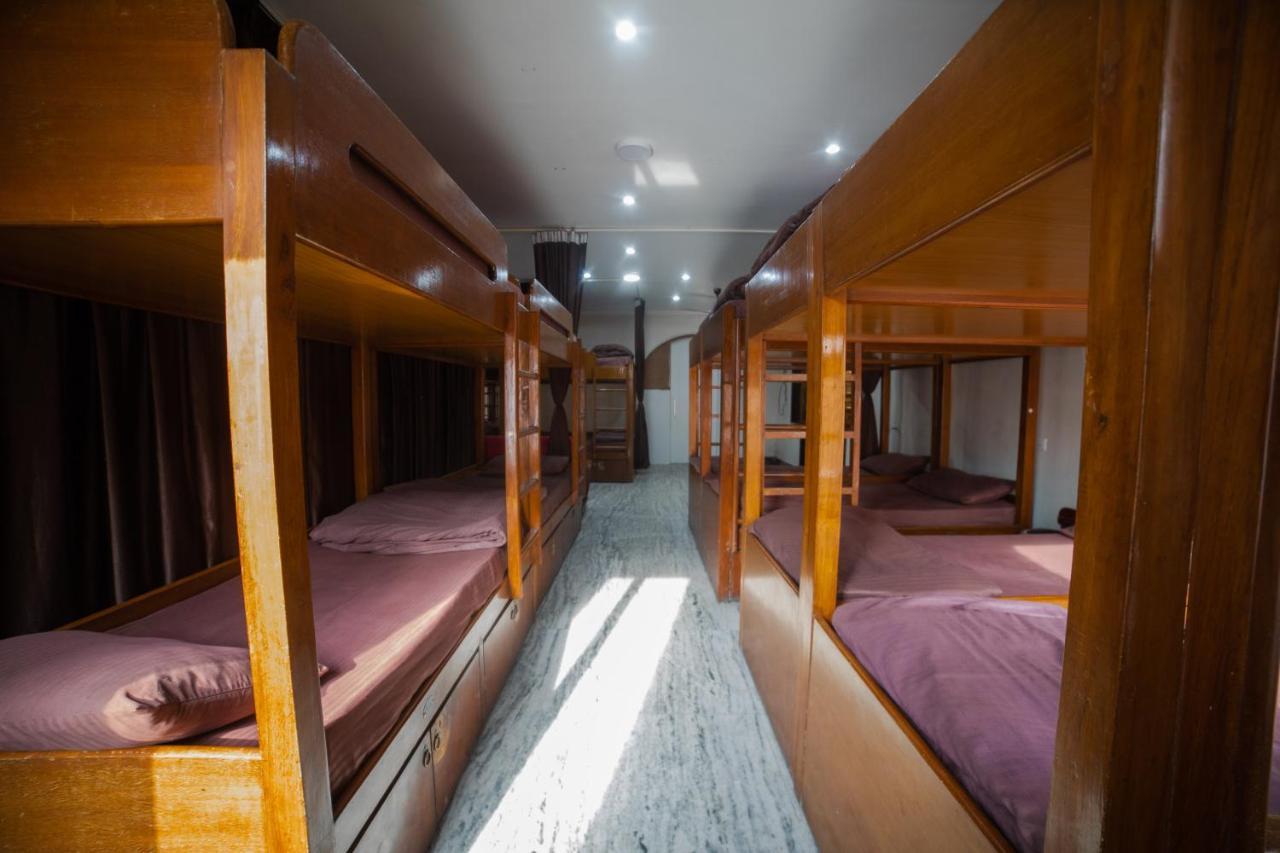 Pearl Courtyard Dormitory Варанасі Екстер'єр фото
