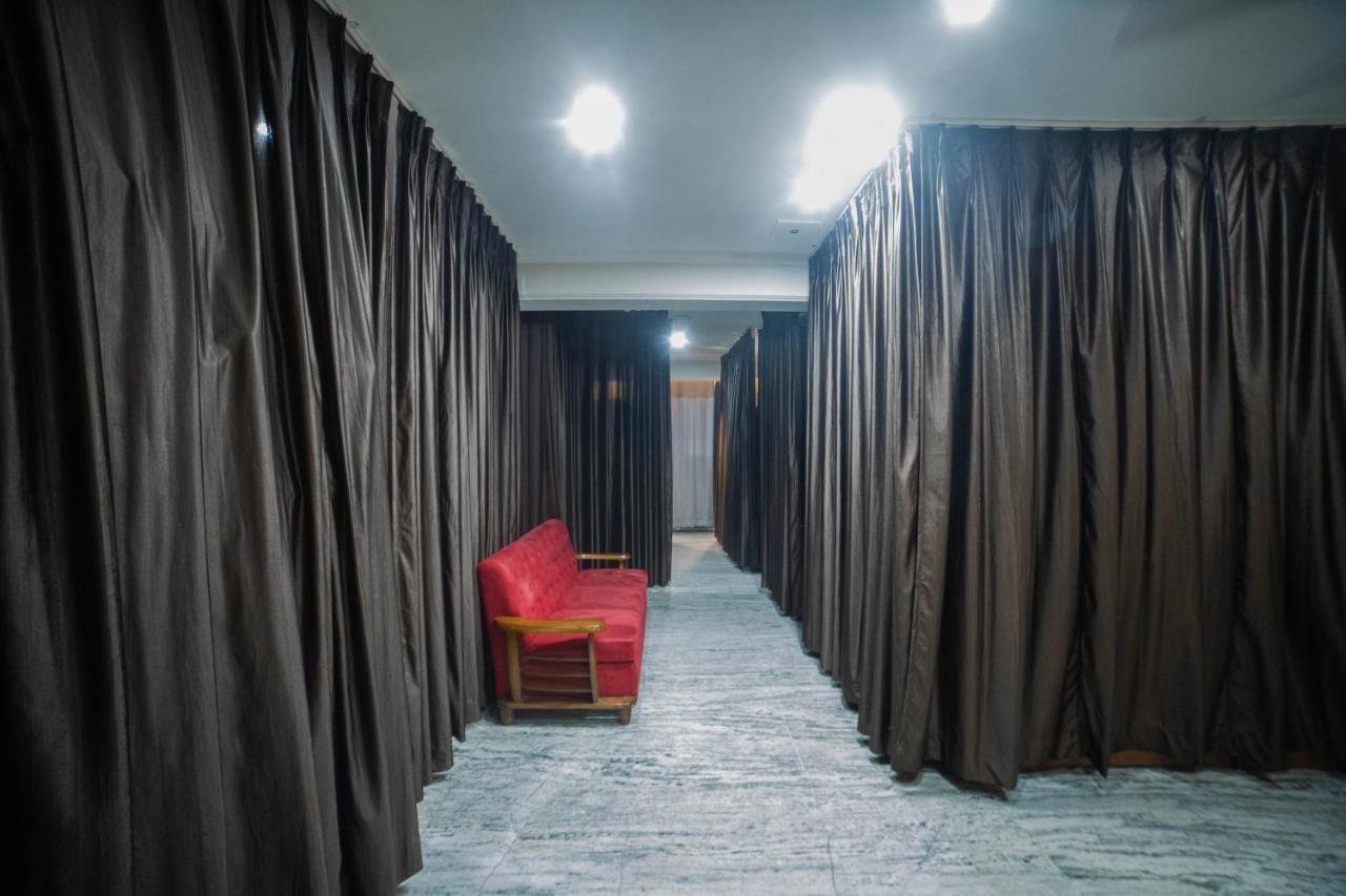 Pearl Courtyard Dormitory Варанасі Екстер'єр фото