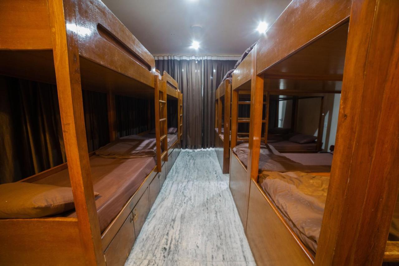 Pearl Courtyard Dormitory Варанасі Екстер'єр фото