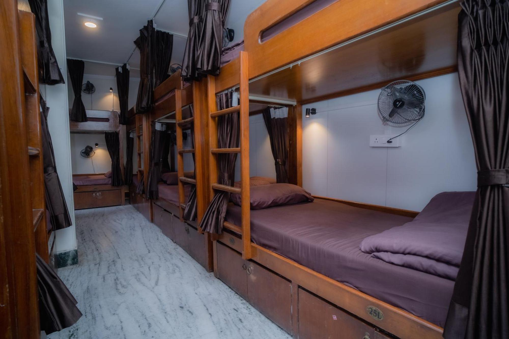 Pearl Courtyard Dormitory Варанасі Екстер'єр фото