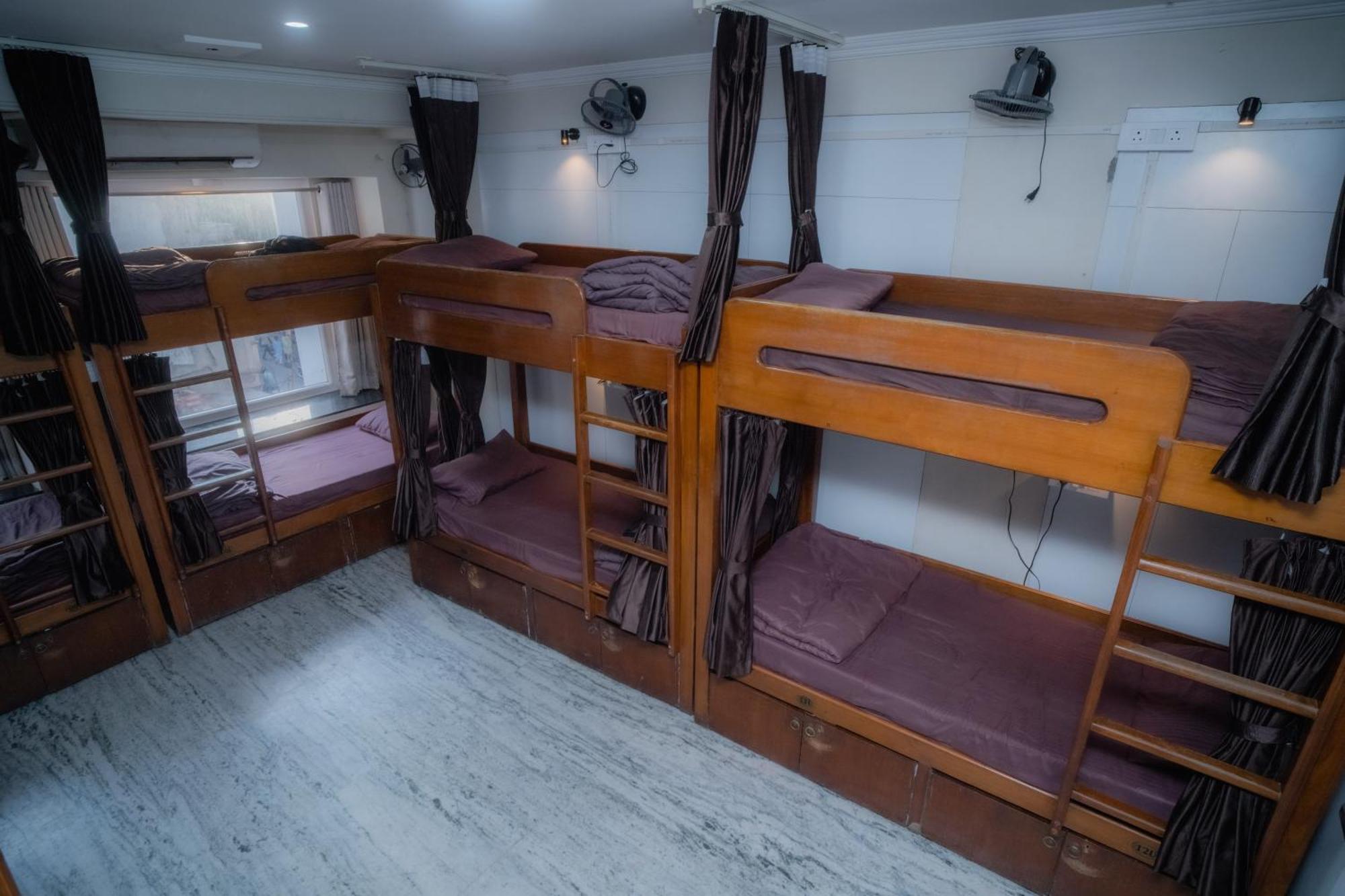 Pearl Courtyard Dormitory Варанасі Екстер'єр фото