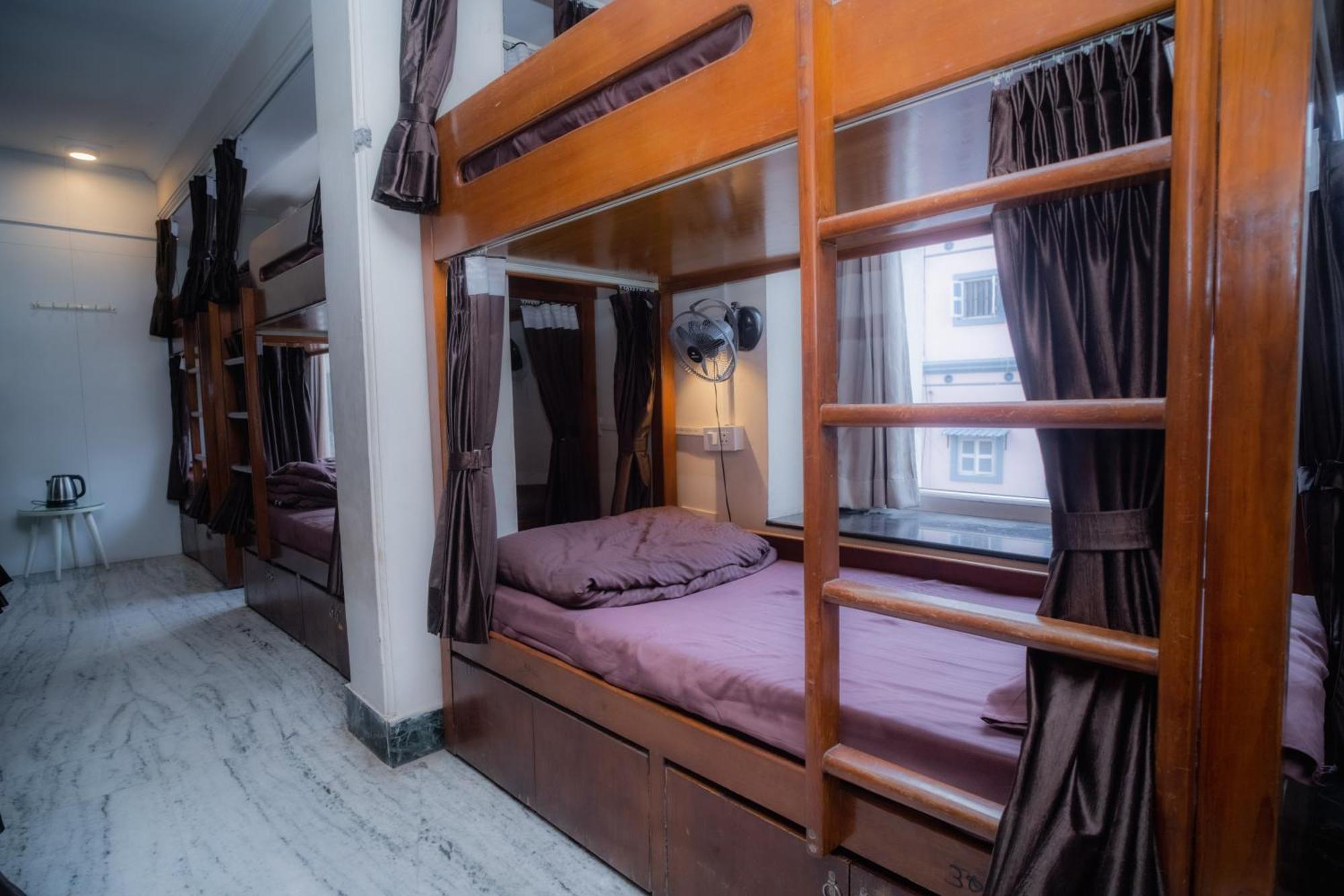 Pearl Courtyard Dormitory Варанасі Екстер'єр фото