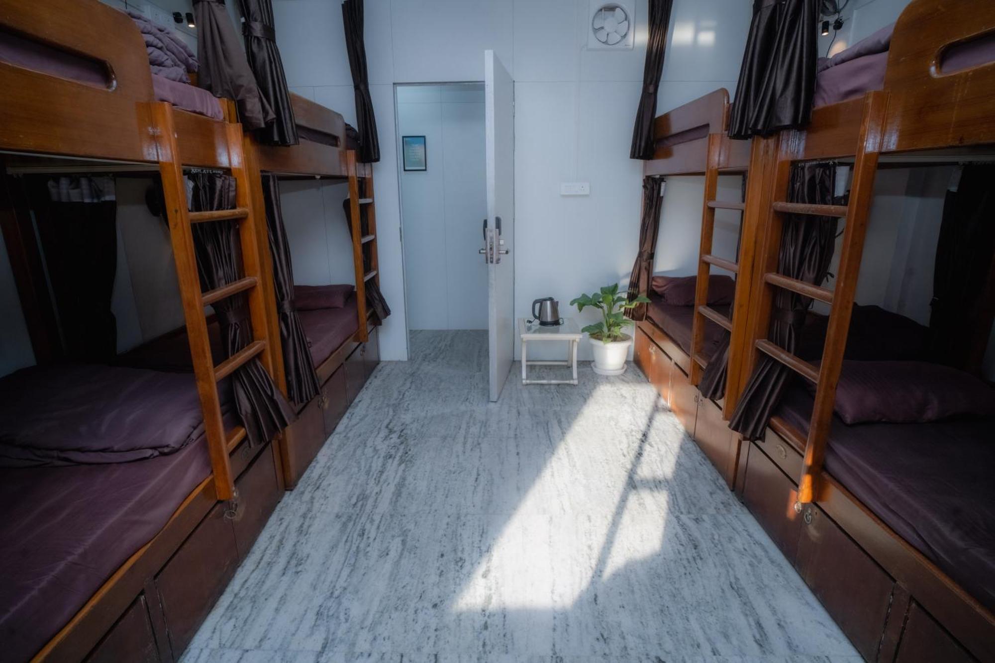 Pearl Courtyard Dormitory Варанасі Екстер'єр фото