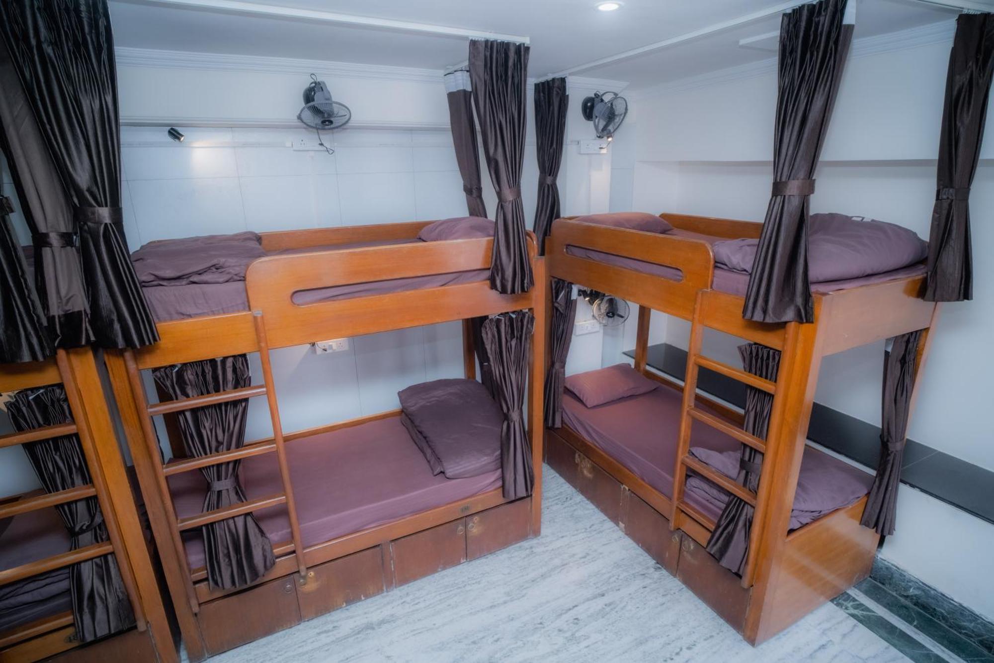 Pearl Courtyard Dormitory Варанасі Екстер'єр фото
