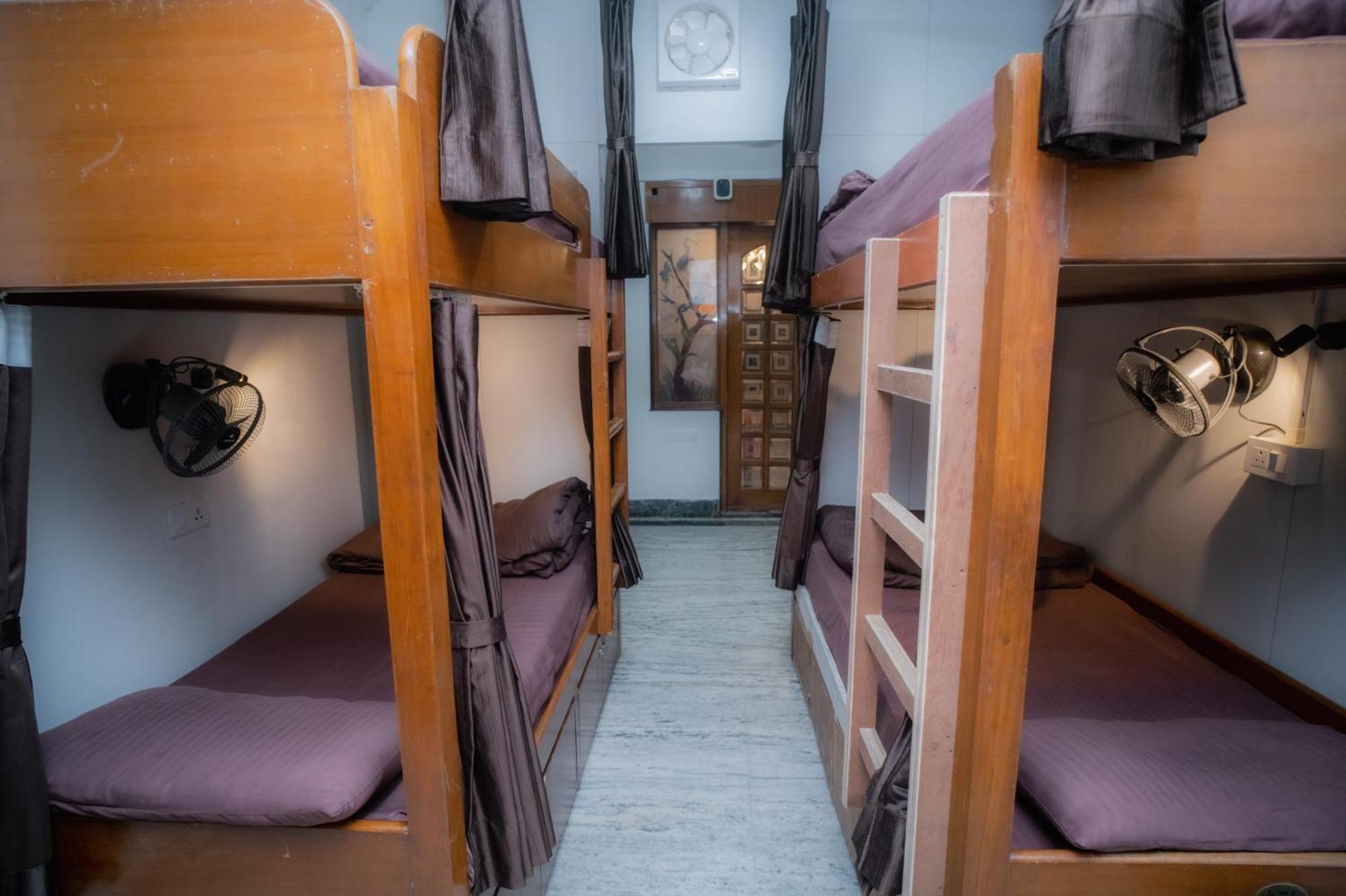 Pearl Courtyard Dormitory Варанасі Екстер'єр фото